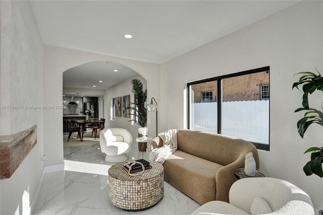 Foto del edificio - 7943 NW 6th Ave