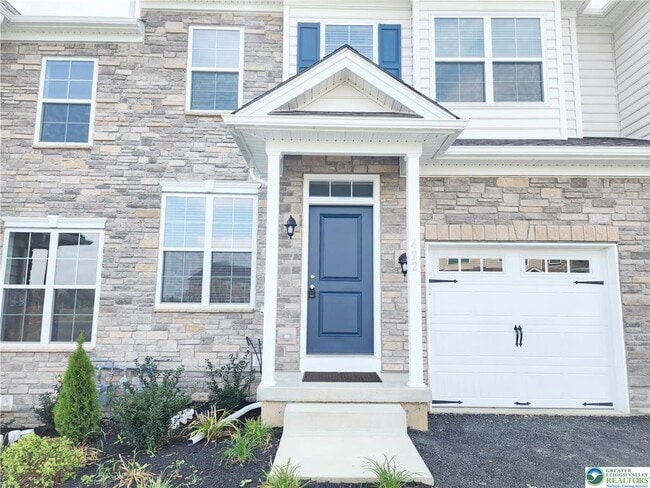 Building Photo - 422 Gray Feather Way