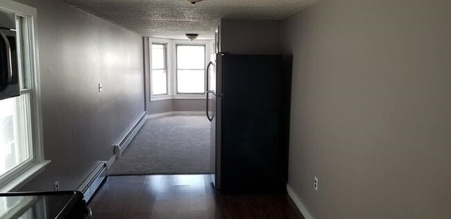 Building Photo - 101 C Ave APT 1-3