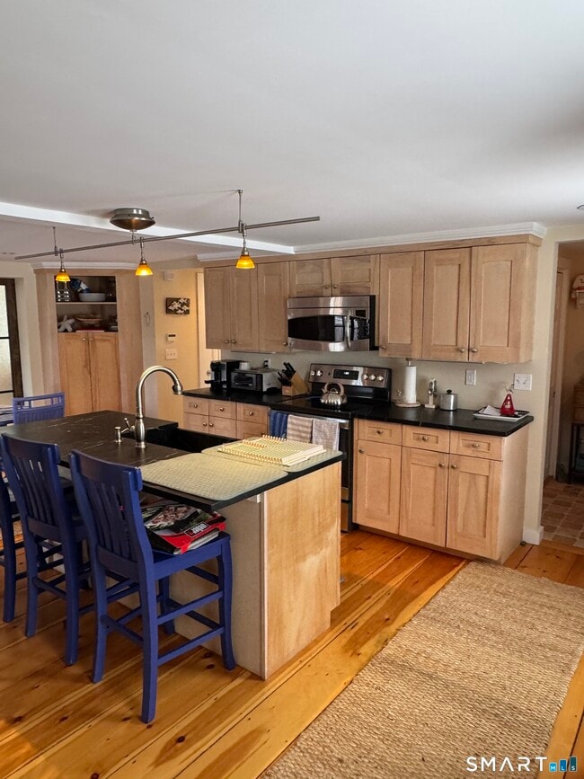 Foto del edificio - 84 Waterside Ln