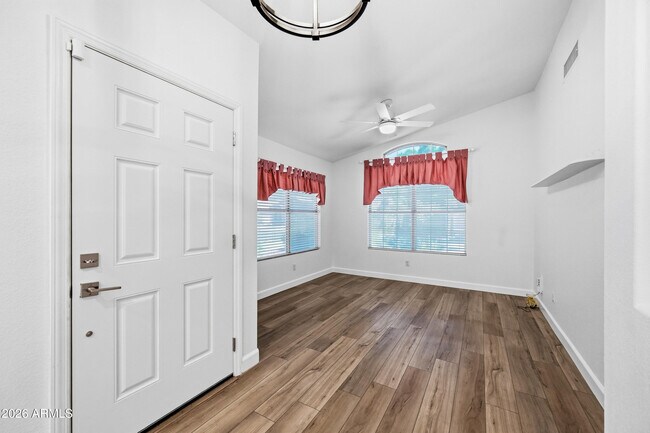 Foto del edificio - 1142 W Sparrow Dr
