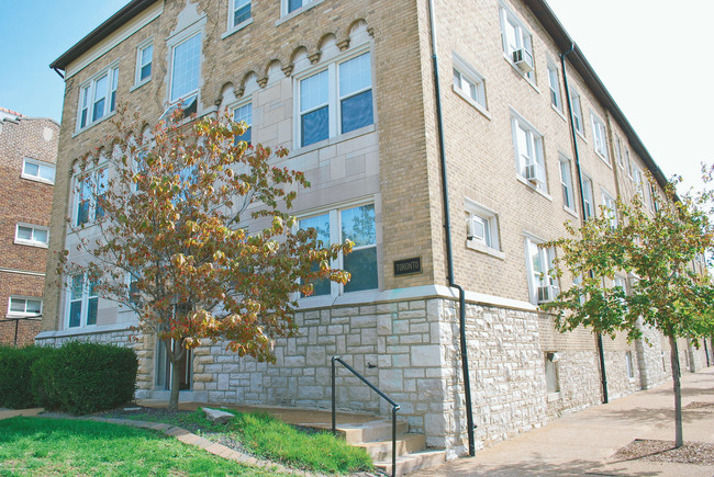 Building Photo - Toronto Parcade Apartments