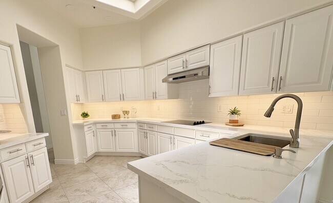 Foto del edificio - 6711 E Camelback Rd