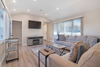 Building Photo - 187 Lakeside Trail