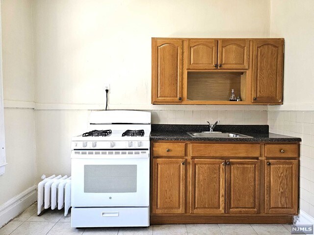 Foto del edificio - 32-34-34 Ridge Rd