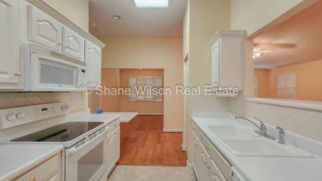 Foto del edificio - Spacious 3-Bed, 3-Bath Townhouse in Dalton