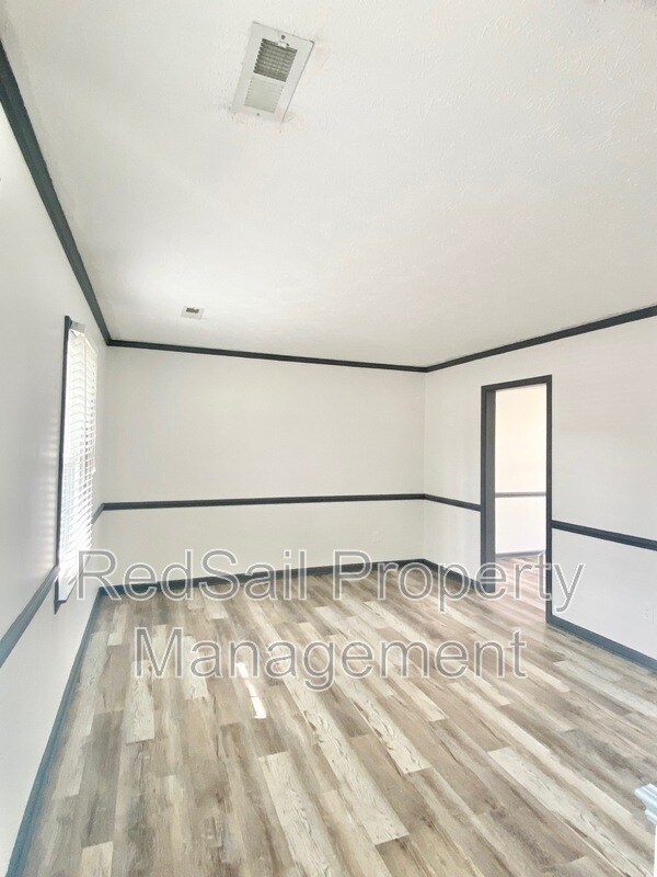 Building Photo - 14 S Lake Cir