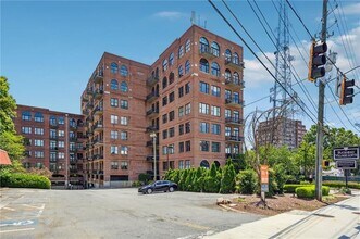 Building Photo - 3235 Roswell Rd NE