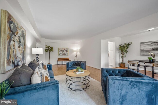 Foto del edificio - 4201 Cathedral Ave NW