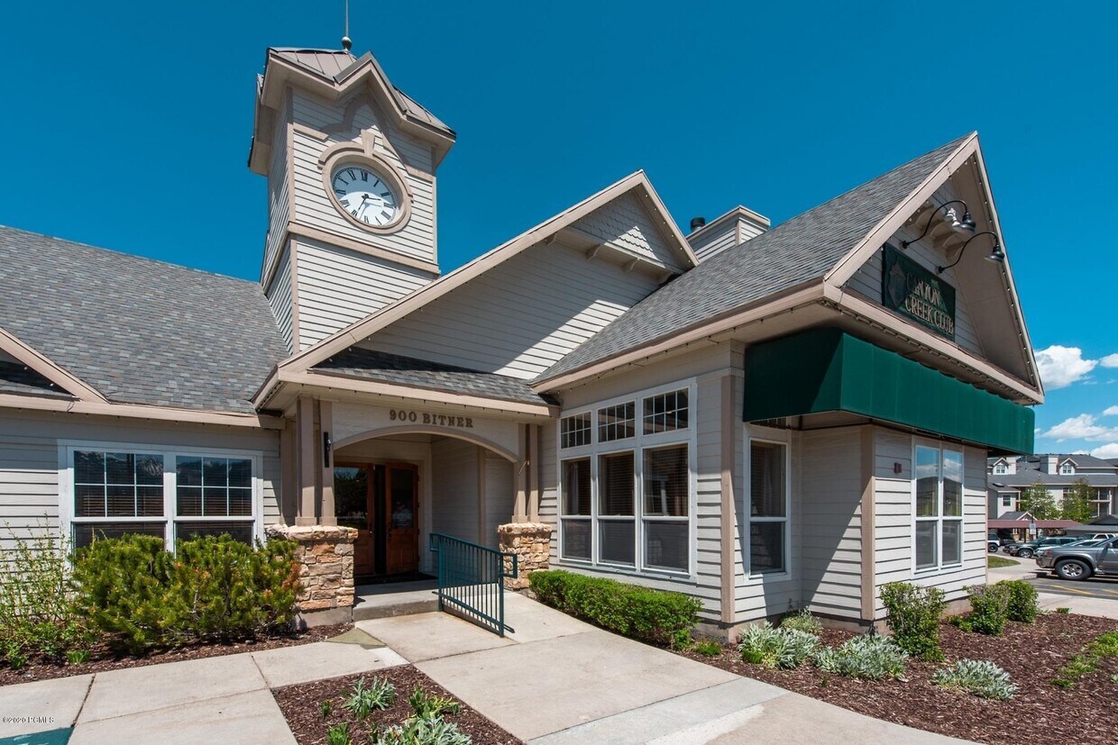 Foto principal - 900 Bitner Rd