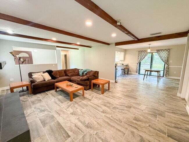 Foto del edificio - 305 NW 28th Terrace