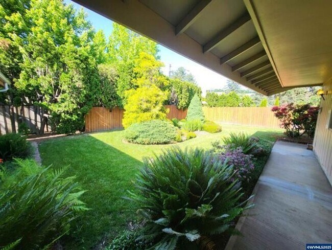 Foto del edificio - Beautifully Renovated 4-Bedroom Home in NW...