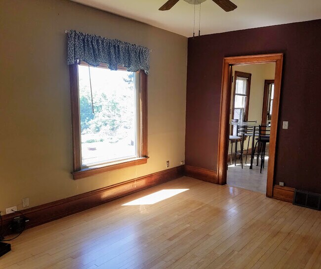 Sala de estar - 2531 S Brisbane Ave