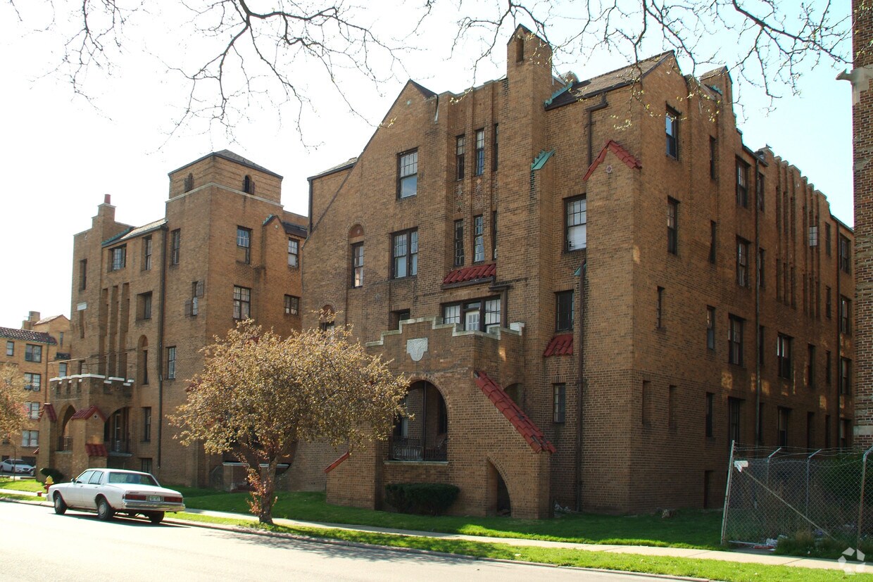 Palmer Park Square Apartments in Detroit, MI