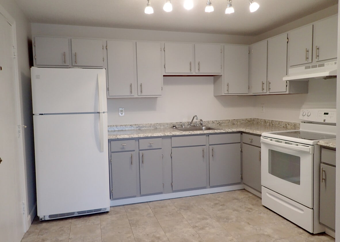 1475 Bodwell Rd Unit 28, Manchester, NH 03109 Apartments in