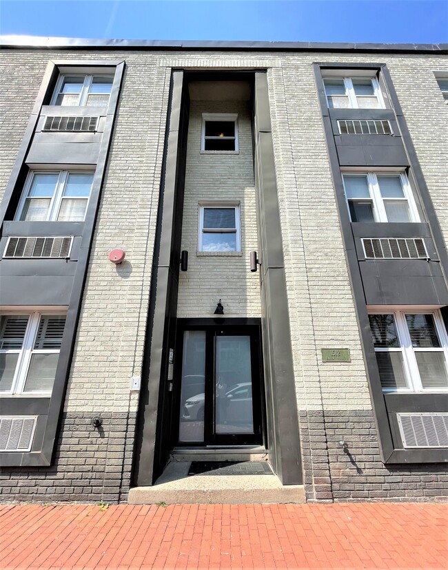 Building Photo - 1512 Marion St NW