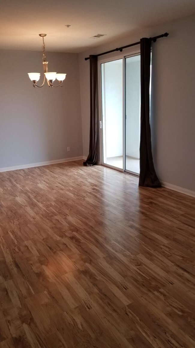 Foto del edificio - 760 Harbor Cliff Way