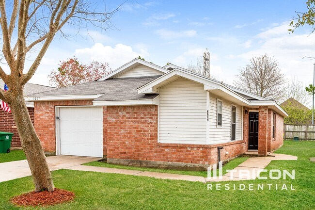 Building Photo - 3207 Boynton Dr