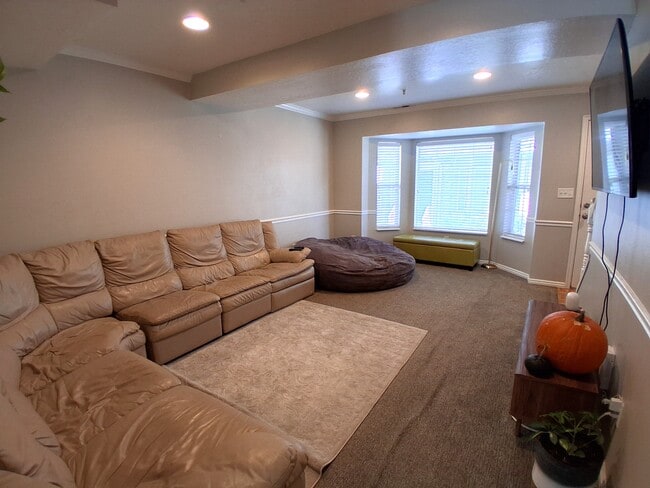 Foto del edificio - 986 900 E