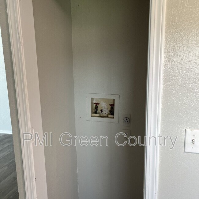 Building Photo - 6737 S Peoria Ave
