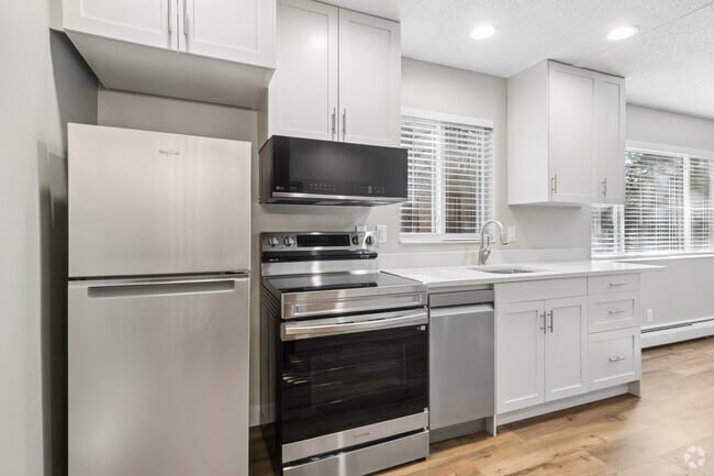 Interior Photo - 730 Fairview Ave N