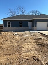 Building Photo - 594 N Airport Rd