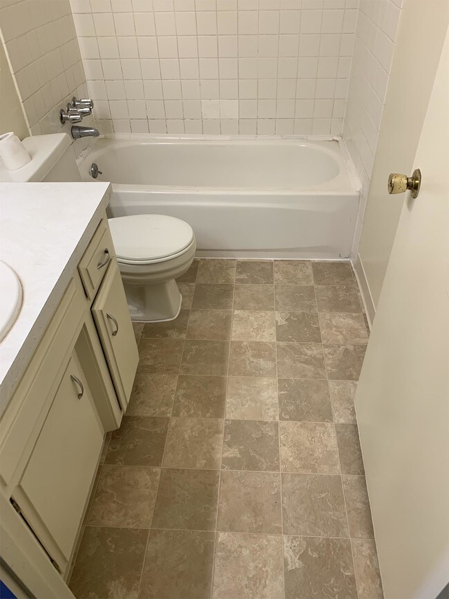 Building Photo - 4424 Parkwood Ct