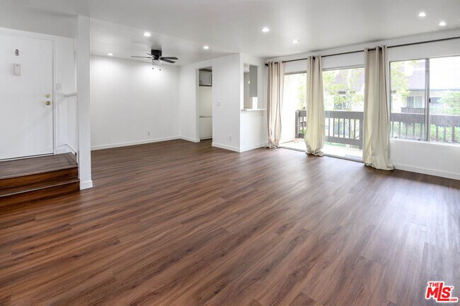 Foto del edificio - 11201 Summertime Ln