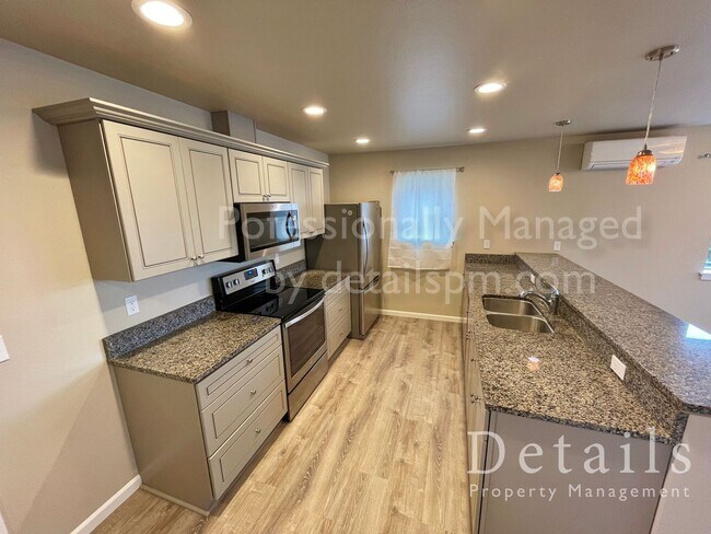 Foto del edificio - Poulsbo 2 Bedroom with Water & Mountain Vi...