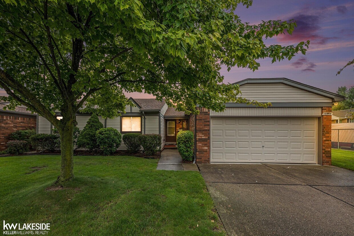 Foto principal - 11944 15 Mile Rd