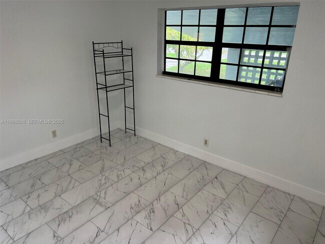 Building Photo - 4421 NW 33rd St