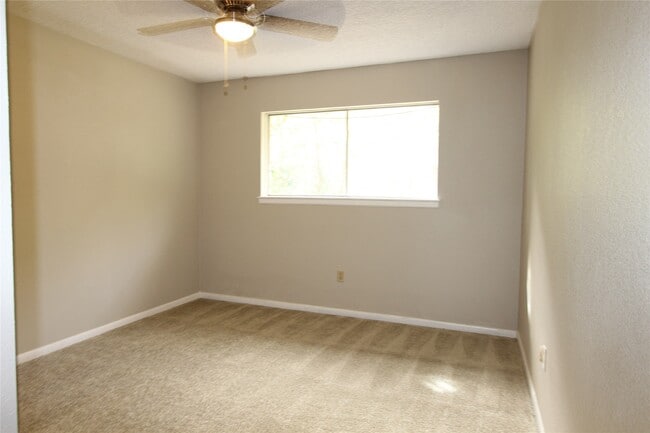 Foto del edificio - 3111 Long Meadow Dr