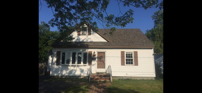 Building Photo - 120 Douglass St