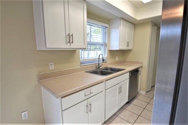 Foto del edificio - 5605 Brandon St