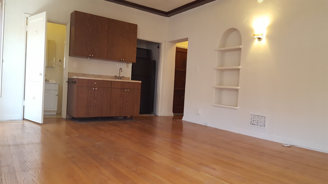 150 Apartments for Rent in Miracle Mile, CA Westside Rentals