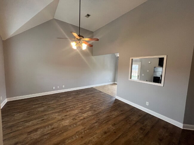 Building Photo - 599 Kicker Ct