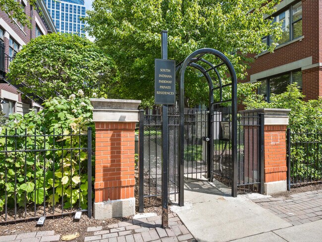 Foto del edificio - 1354 S Indiana Pkwy