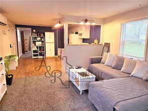 Building Photo - 919 E Washington St