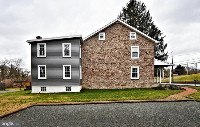Building Photo - 1143 Old Swede Rd