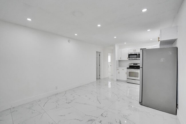 unit 4 living room and kitchen - 105 NW 14th Way