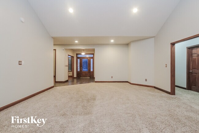Building Photo - 1077 Forest Glen Dr