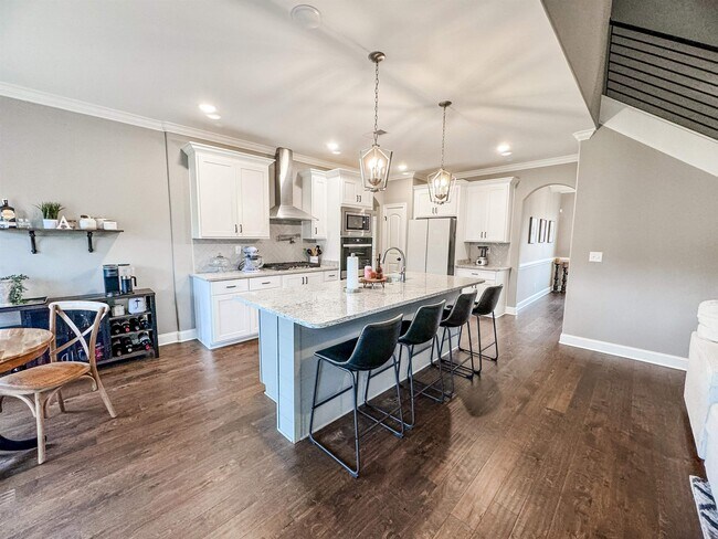 Foto del edificio - 224 Poplar Ln