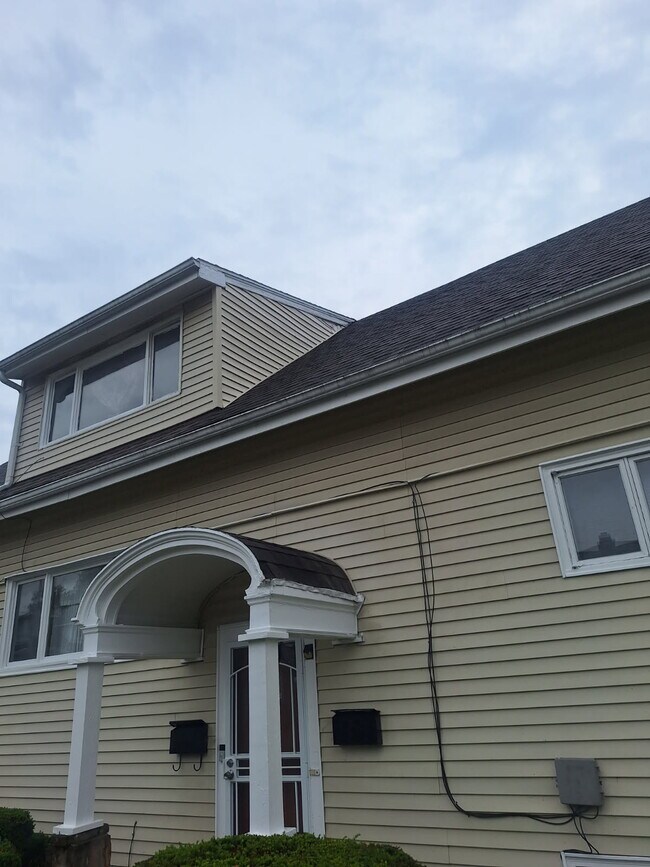 Foto del edificio - 96 Deerfield Ave