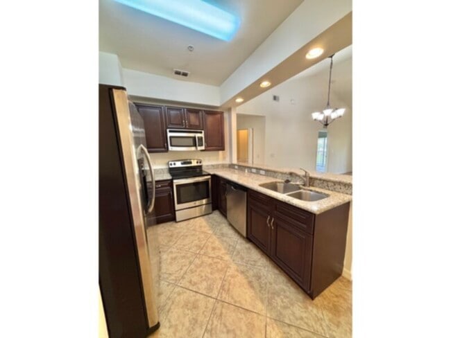 Building Photo - 2 Bedroom + DEN and GARAGE! Water &amp; Basic Cable Included!