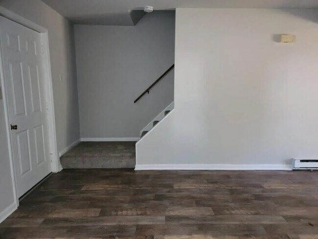 Foto del edificio - 694 S Cedar St