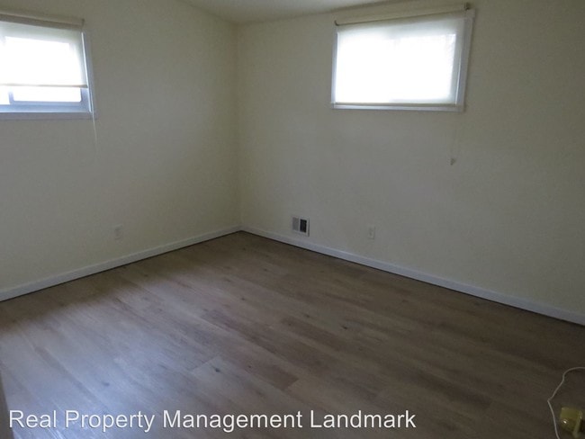 Building Photo - 212 Maplecrest Dr S