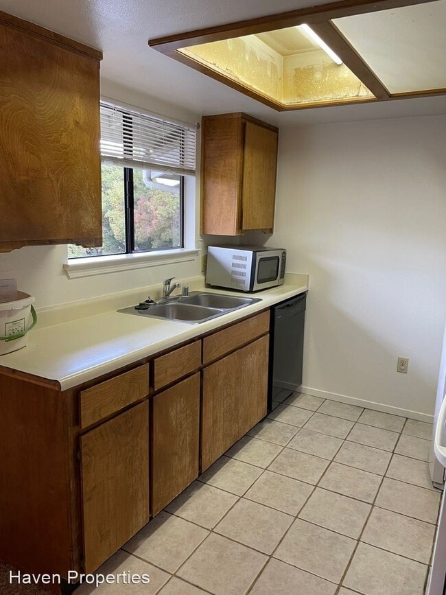 Building Photo - 2 br, 1 bath House - 5550 Traffic Way #15