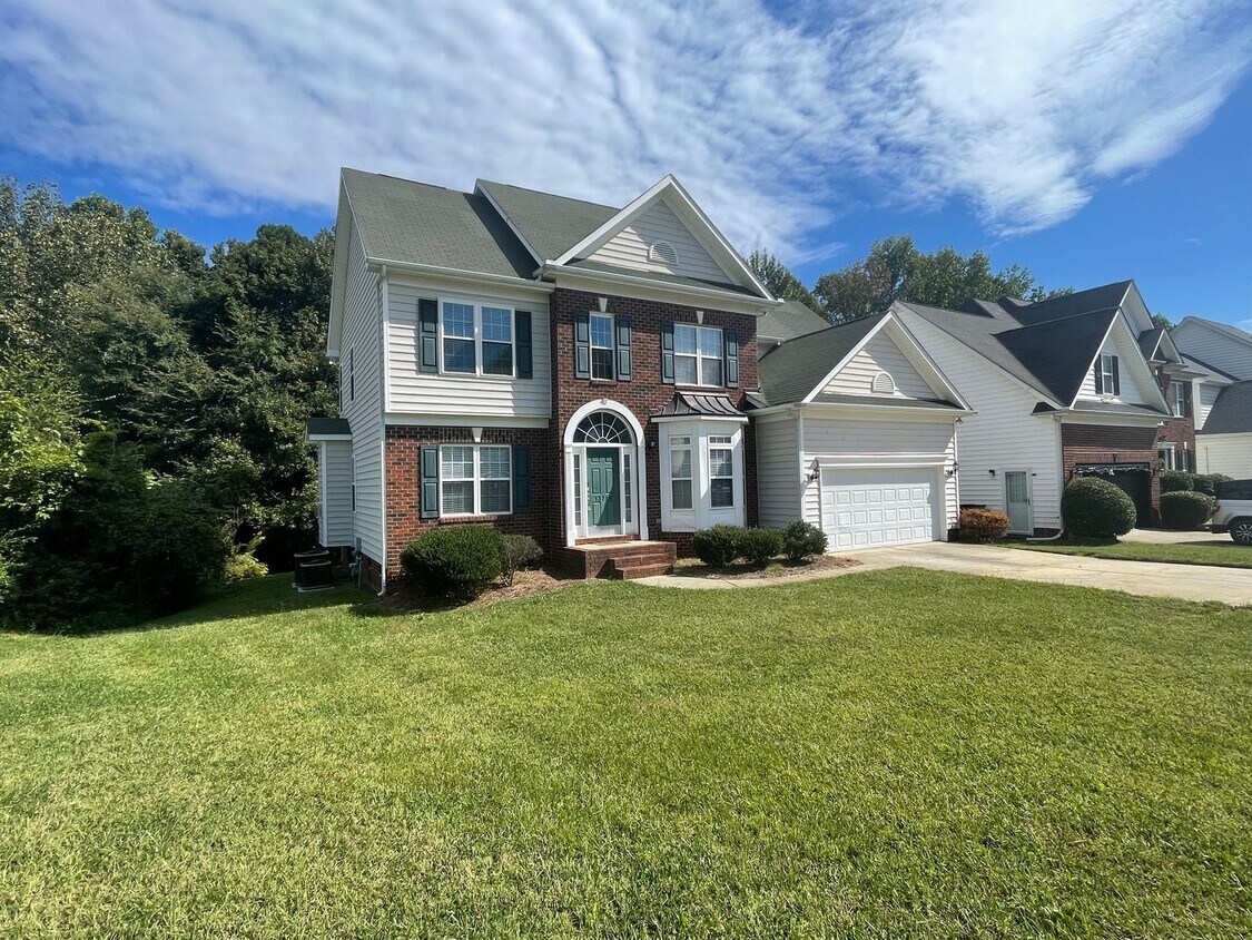 Primary Photo - Gorgeous 5 Beds 3 Bath home | Located in the Mallard Creek- Withrow Downs Community