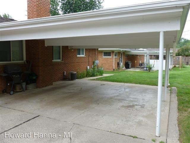 Building Photo - 1610-1612 Greenview Dr