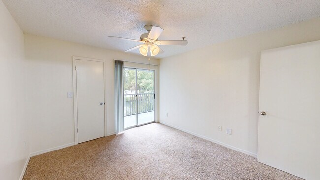 Interior Photo - Regatta Shores